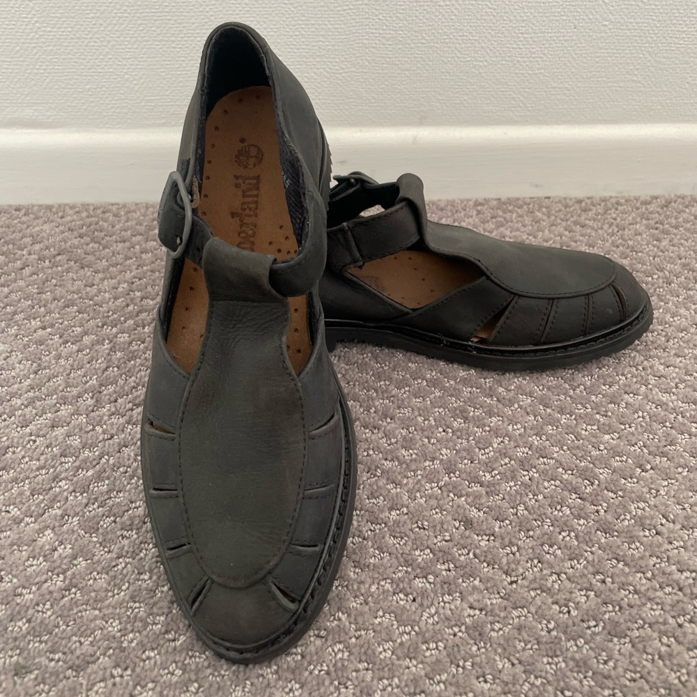 TIMBERLAND Leather Closed Toes Sandals / Shoes women’s size 7